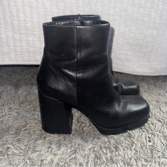 Steve Madden Edsel Black Leather Booties - Picture 1 of 6